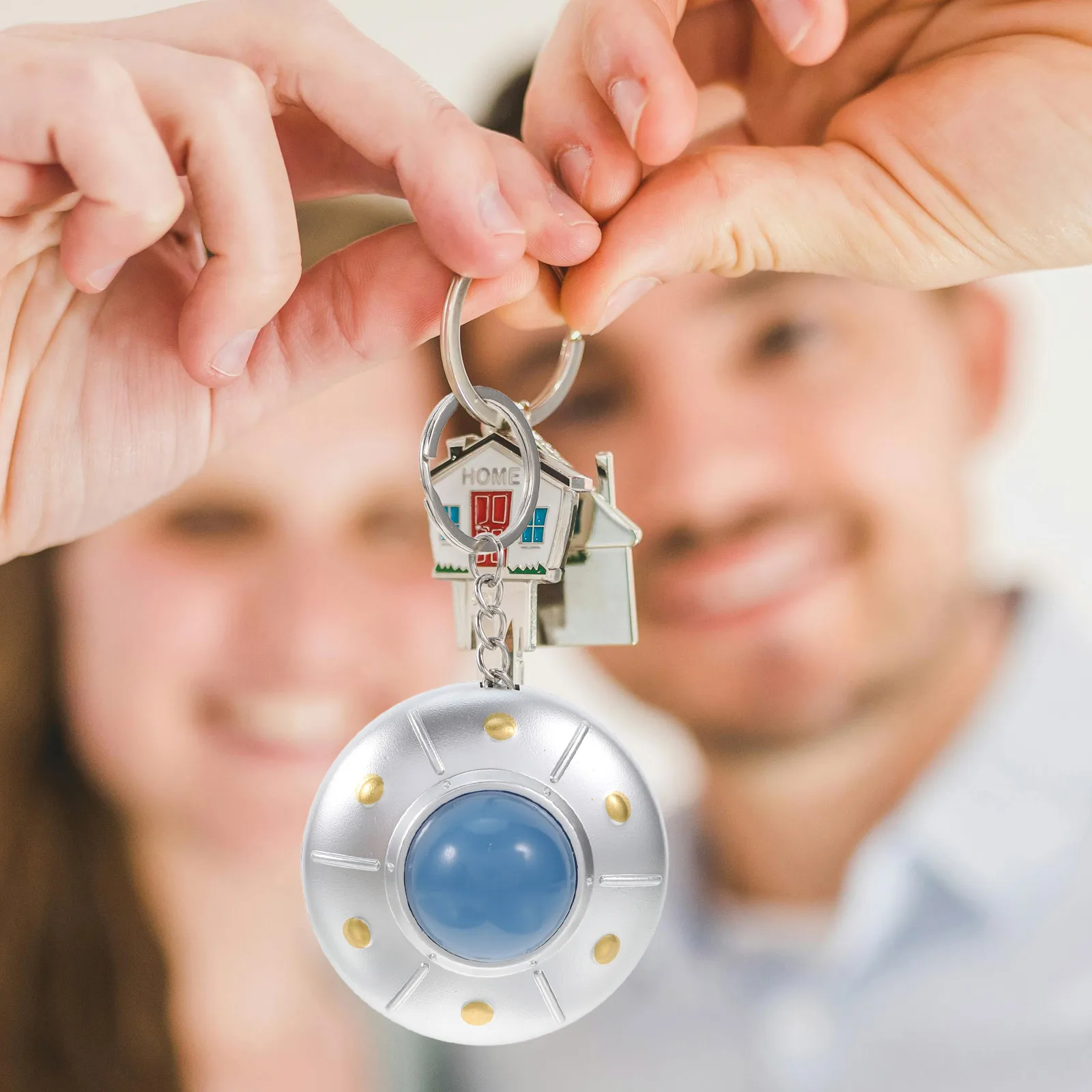 UFO Keychain LED Light Sound Keys Accessory Stylish Novelty Kids Cute Keyring Glow Night Use Home Office Car Travel Gift
UFO Keychain LED Light Sound Keys Accessory Stylish Novelty Kids Cute Keyring Glow Night Use Home Office Car Travel Gift