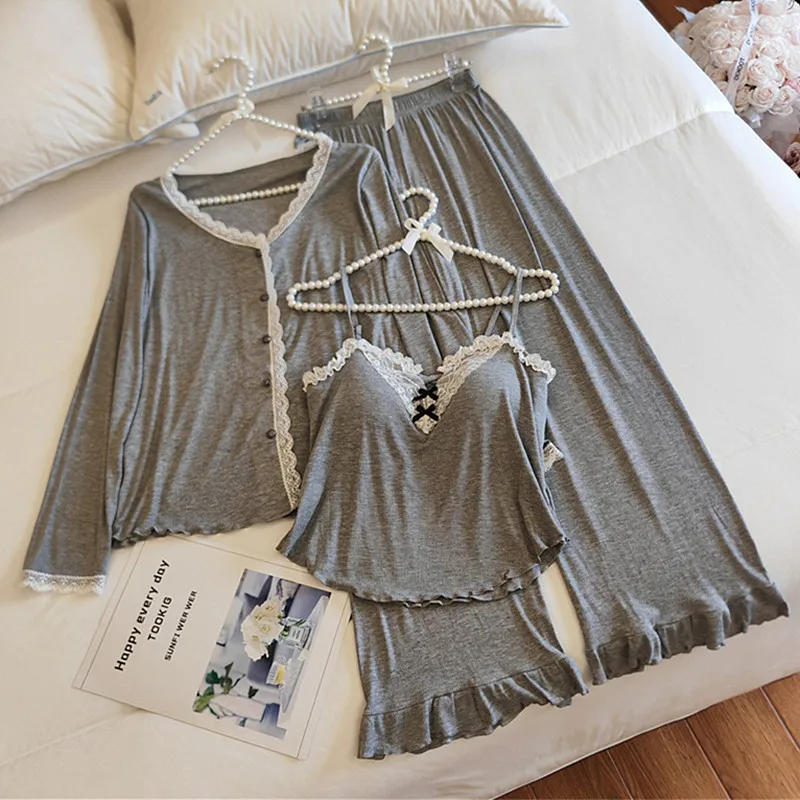 New Pijama Feminino Gentle Long Sleeve Three Pieces Set Modal Chest Pad Top Trousers Suit Autumn Winter Pajamas Women Sleepwear
New Pijama Feminino Gentle Long Sleeve Three Pieces Set Modal Chest Pad Top Trousers Suit Autumn Winter Pajamas Women Sleepwear