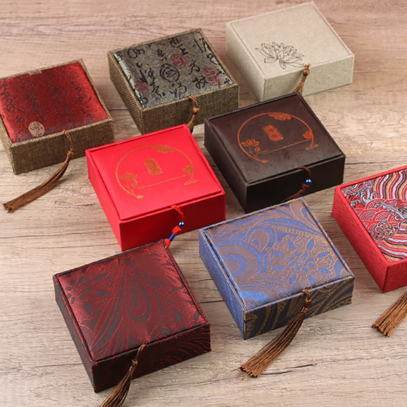 Vintage Tassel Jewelry Box Necklace Jade Bangle Bracelet Pendant Storage Display Box Chinese Style Jewelry Packaging Box
Vintage Tassel Jewelry Box Necklace Jade Bangle Bracelet Pendant Storage Display Box Chinese Style Jewelry Packaging Box