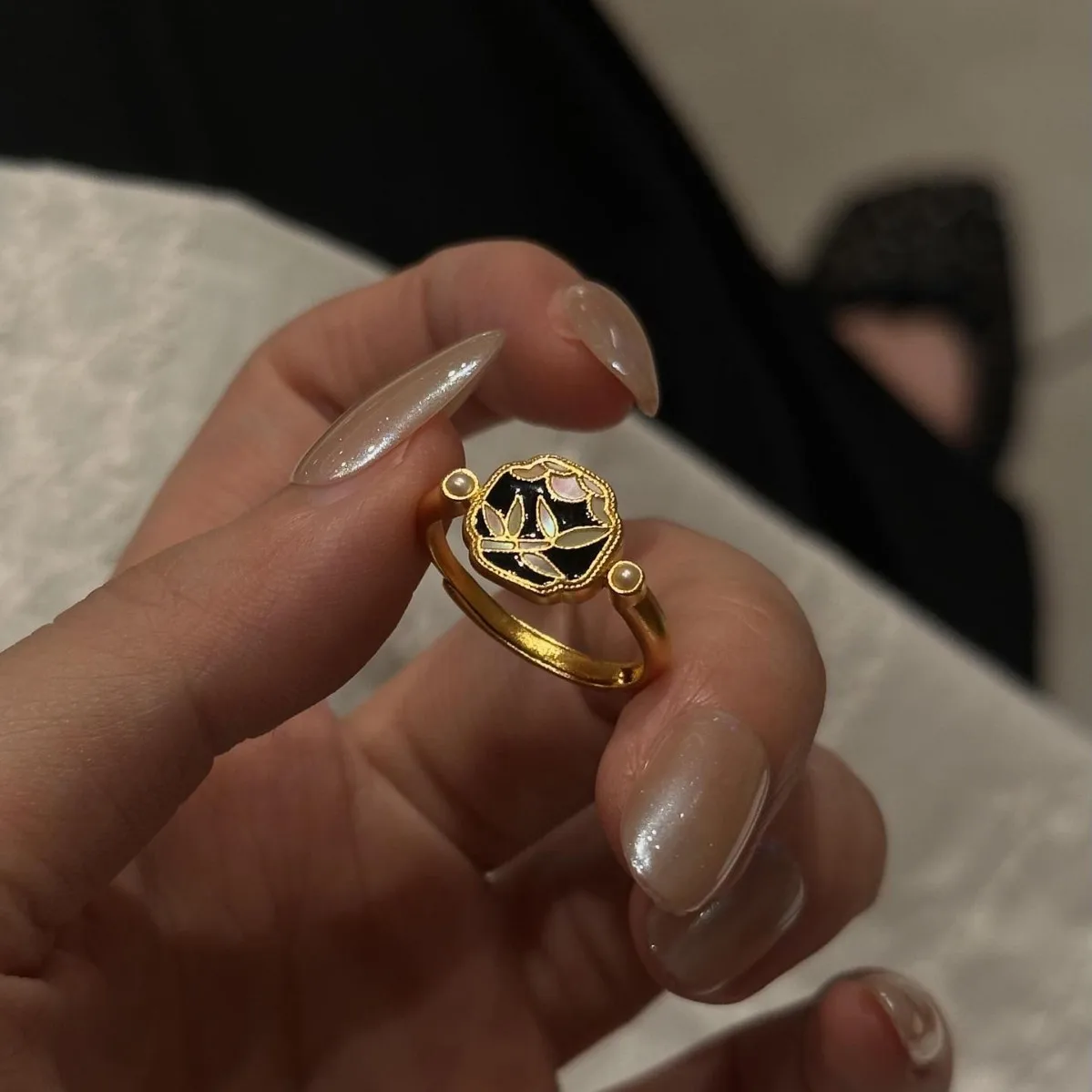 Vintage enamel ink bamboo rings for women exquisite and high-end charms inlaid pearl black ring banquet fine jewelry gift
Vintage enamel ink bamboo rings for women exquisite and high-end charms inlaid pearl black ring banquet fine jewelry gift
