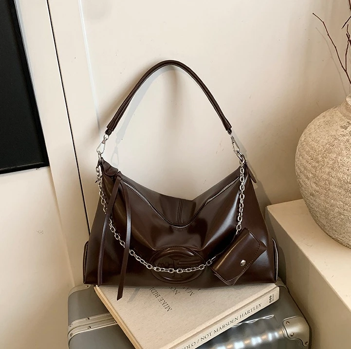 Trend Classic Women's Bag Winter Simple Fashion Shoulder Bag New Large Capacity Tote Bag Fashion Designer Casual Backpack
Trend Classic Women's Bag Winter Simple Fashion Shoulder Bag New Large Capacity Tote Bag Fashion Designer Casual Backpack