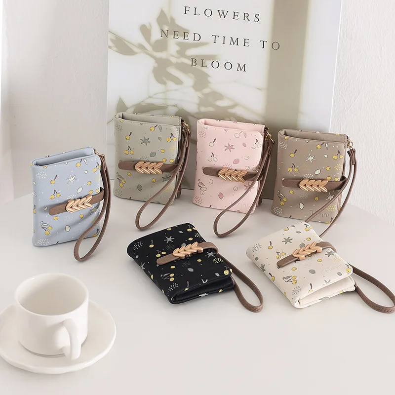 PU leather women's short, fresh printed buckle wallet, zipper contrasting color large-capacity hand-held bag
PU leather women's short, fresh printed buckle wallet, zipper contrasting color large-capacity hand-held bag