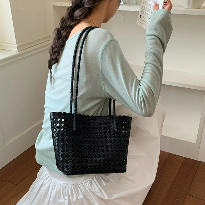 Fashionable Lightweight Mesh-woven Bag, Women's Beach Vacation Single-shoulder Bag, Trendy Versatile Large-capacity Tote Bag
Fashionable Lightweight Mesh-woven Bag, Women's Beach Vacation Single-shoulder Bag, Trendy Versatile Large-capacity Tote Bag