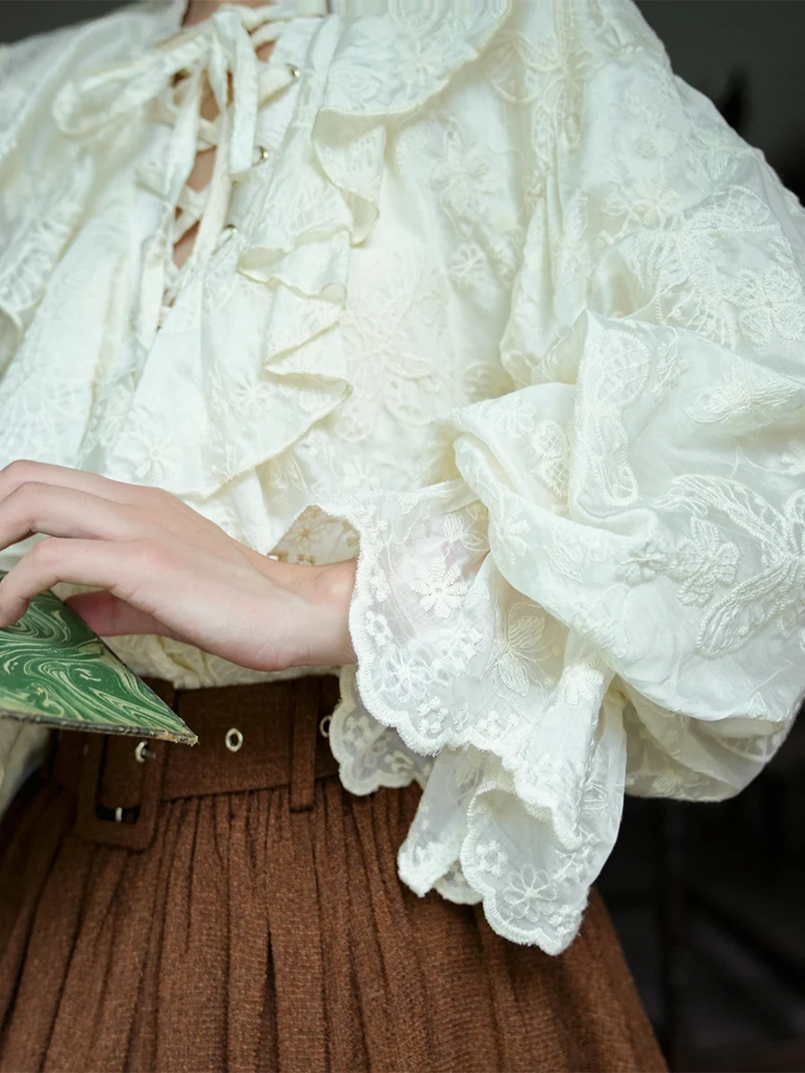 TIYIHAILEY Spring Summer New Blouse Embroidery Lace Up Tops For Women Long Lantern Sleeve Tees Thin Shirt V-Neck Beige Ladies
TIYIHAILEY Spring Summer New Blouse Embroidery Lace Up Tops For Women Long Lantern Sleeve Tees Thin Shirt V-Neck Beige Ladies