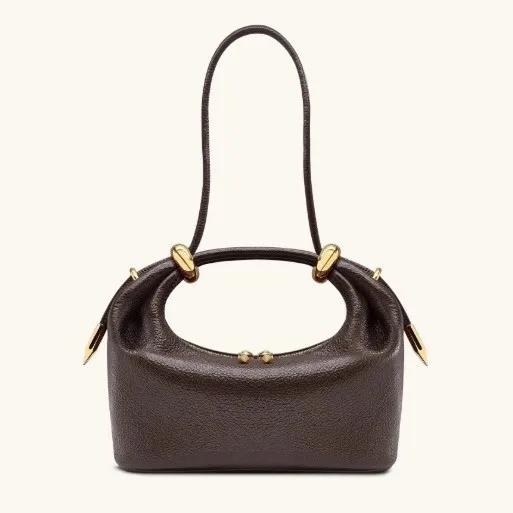 Новая женская простая сумка-ведро на плечо с асимметричной металлической ручкой, модная универсальная сумка для повседневного использования из искусственной кожи
Новая женская простая сумка-ведро на плечо с асимметричной металлической ручкой, модная универсальная сумка для повседневного использования из искусственной кожи