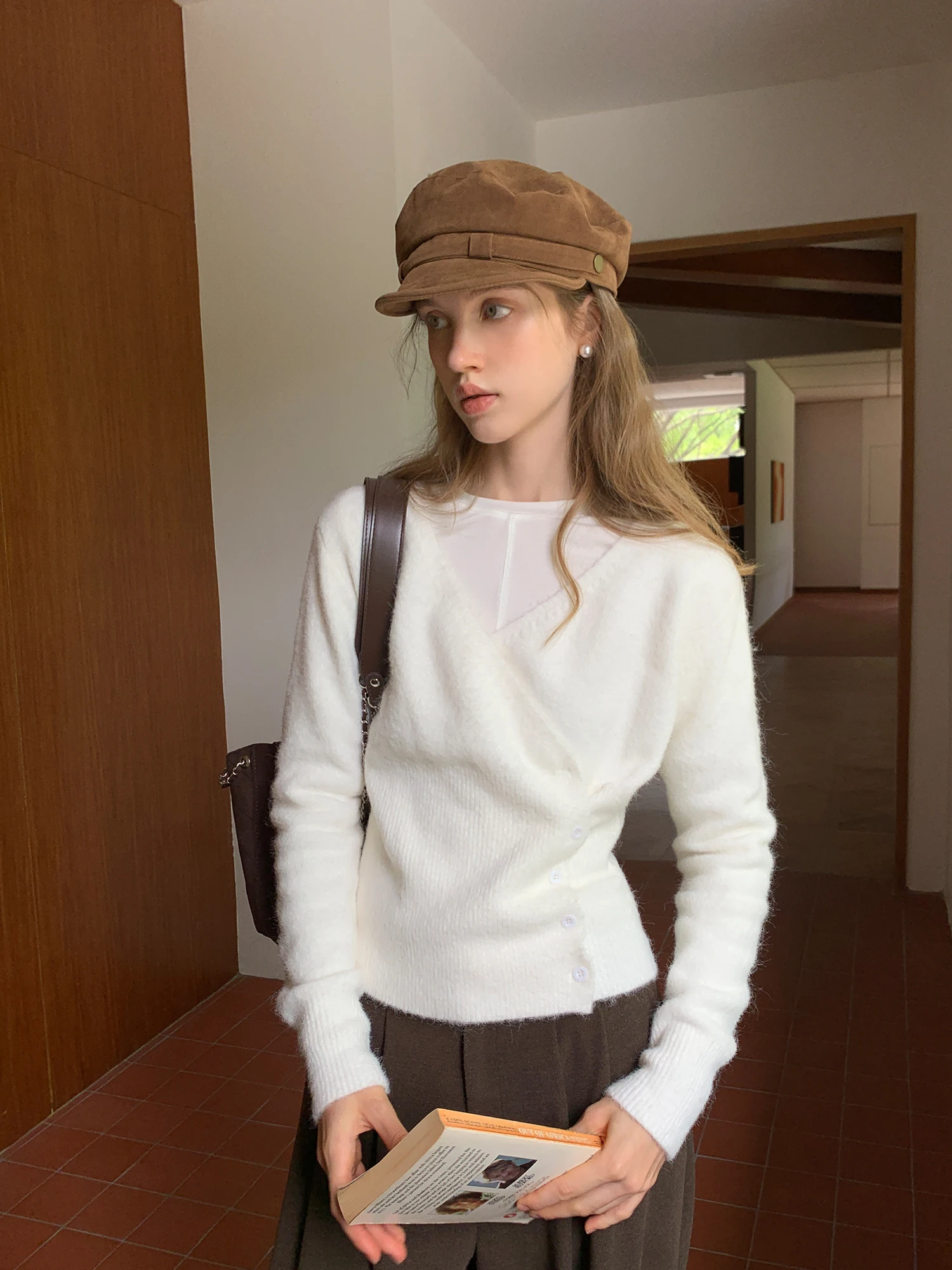 Элегантный белый повседневный топ EGGKA с V-образным вырезом, приталенный, из трикотажа, с длинными рукавами, свободного кроя, из полиэфирного волокна
Элегантный белый повседневный топ EGGKA с V-образным вырезом, приталенный, из трикотажа, с длинными рукавами, свободного кроя, из полиэфирного волокна