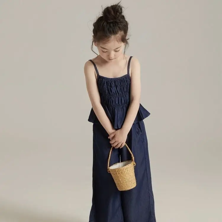 Girls Suit 2025 Summer New Childrens Wear Korean Style Baby Girl Thin Sentie Denim Halter Wide-leg Pants Two-piece Set
Girls Suit 2025 Summer New Childrens Wear Korean Style Baby Girl Thin Sentie Denim Halter Wide-leg Pants Two-piece Set