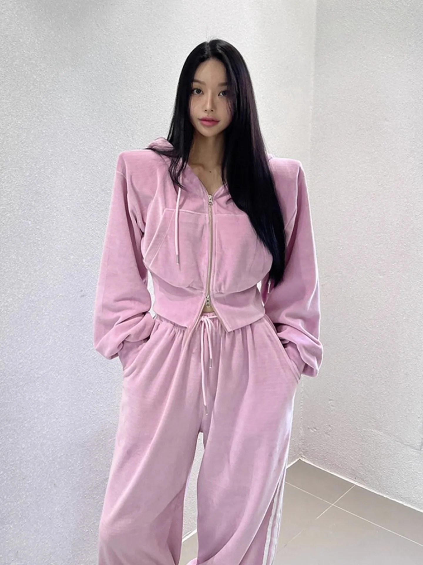 Розовая бархатная толстовка с капюшоном Jaet, женская зимняя новая повседневная длинная брюка в полоску по бокам, спортивный костюм с высокой талией для поездок на работу Sle
Розовая бархатная толстовка с капюшоном Jaet, женская зимняя новая повседневная длинная брюка в полоску по бокам, спортивный костюм с высокой талией для поездок на работу Sle