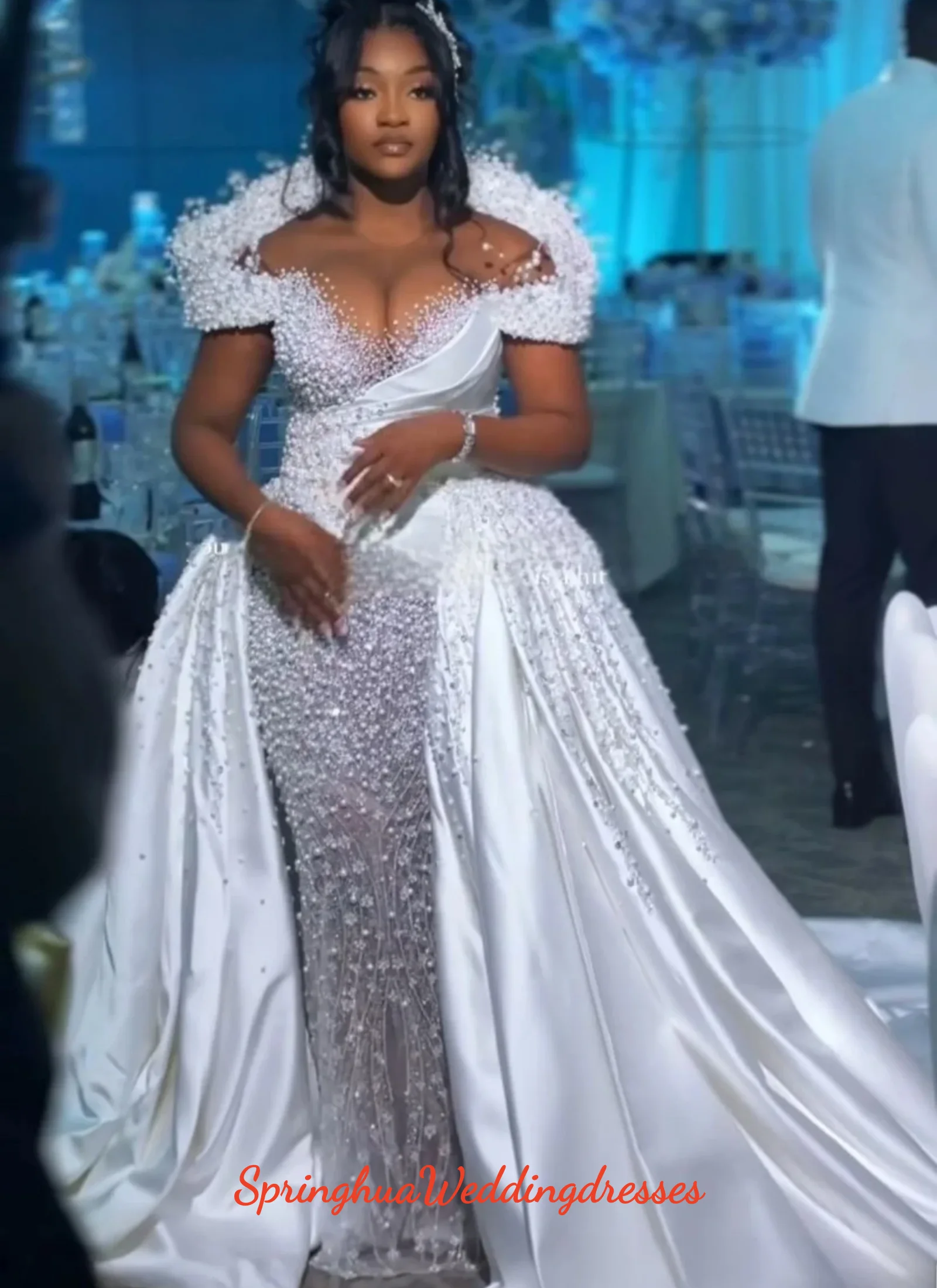 Customized Off the Shoulder Sparkly Heavy Pearls Beads Wedding Dress Luxurious Bridal Gown with Overskirt
Customized Off the Shoulder Sparkly Heavy Pearls Beads Wedding Dress Luxurious Bridal Gown with Overskirt