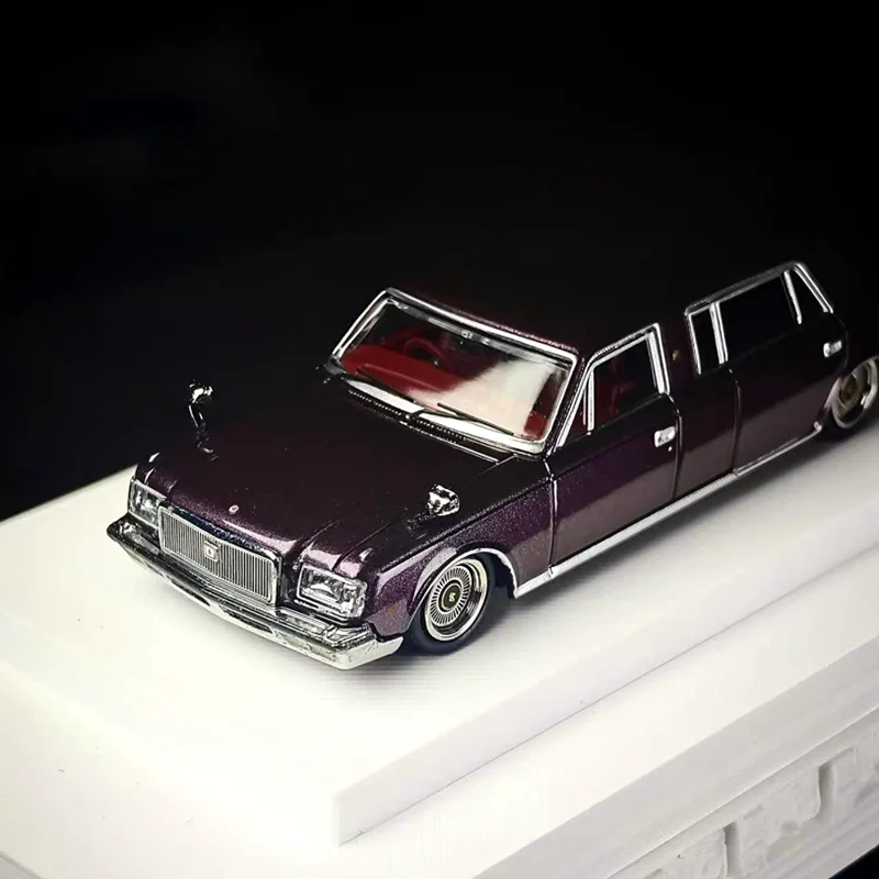 Diecast 1:64 Scale Century Extended Low-rise Limousine Alloy Car Model Adult Hobby Collection Souvenir Display Holiday Gift
Diecast 1:64 Scale Century Extended Low-rise Limousine Alloy Car Model Adult Hobby Collection Souvenir Display Holiday Gift