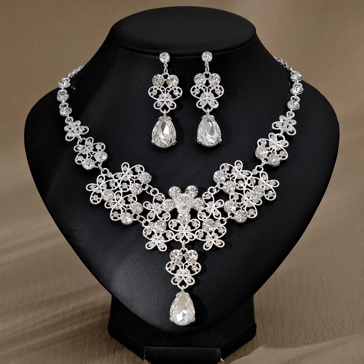 Bridal Wedding Jewelry 2-Piece Set - Rhinestone & Pearl Earrings and Necklace Set for Wedding Dresses
Bridal Wedding Jewelry 2-Piece Set - Rhinestone & Pearl Earrings and Necklace Set for Wedding Dresses