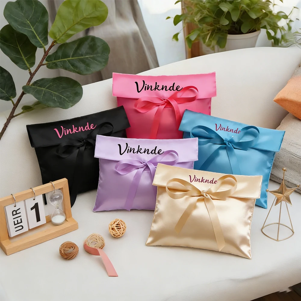 50Pcs Pink White Satin Envelope Wallet Handbag Dust Bag 22x17cm Custom Logo Silk Perfume Cosmetic Hair Bundle Wig Gift Pouch
50Pcs Pink White Satin Envelope Wallet Handbag Dust Bag 22x17cm Custom Logo Silk Perfume Cosmetic Hair Bundle Wig Gift Pouch