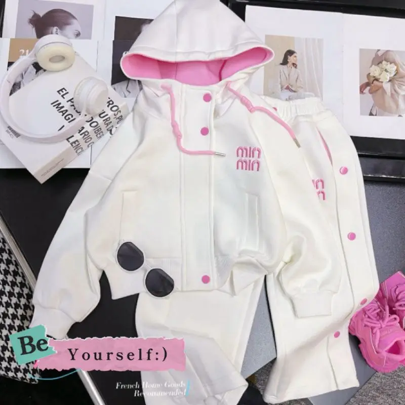 Новый модный весенний комплект одежды для девочек: спортивный костюм (свитшот и брюки) из смесового хлопка и полиэстера, трендовая детская одежда
Новый модный весенний комплект одежды для девочек: спортивный костюм (свитшот и брюки) из смесового хлопка и полиэстера, трендовая детская одежда