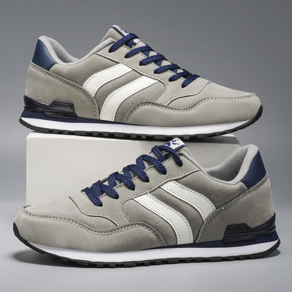 Men's Simple Retro Sneakers, Classic Striped Jogging Shoes, Multifunctional Everyday Sports Shoes
Men's Simple Retro Sneakers, Classic Striped Jogging Shoes, Multifunctional Everyday Sports Shoes