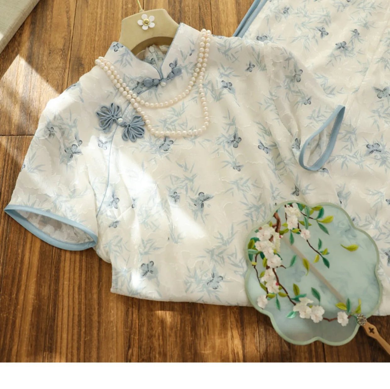 2023 Blue Women Cheongsam Summer Chiffon Dress Short Sleeve Floral Vintage Slim Comfortable Fashion Dresses S To XXL
2023 Blue Women Cheongsam Summer Chiffon Dress Short Sleeve Floral Vintage Slim Comfortable Fashion Dresses S To XXL