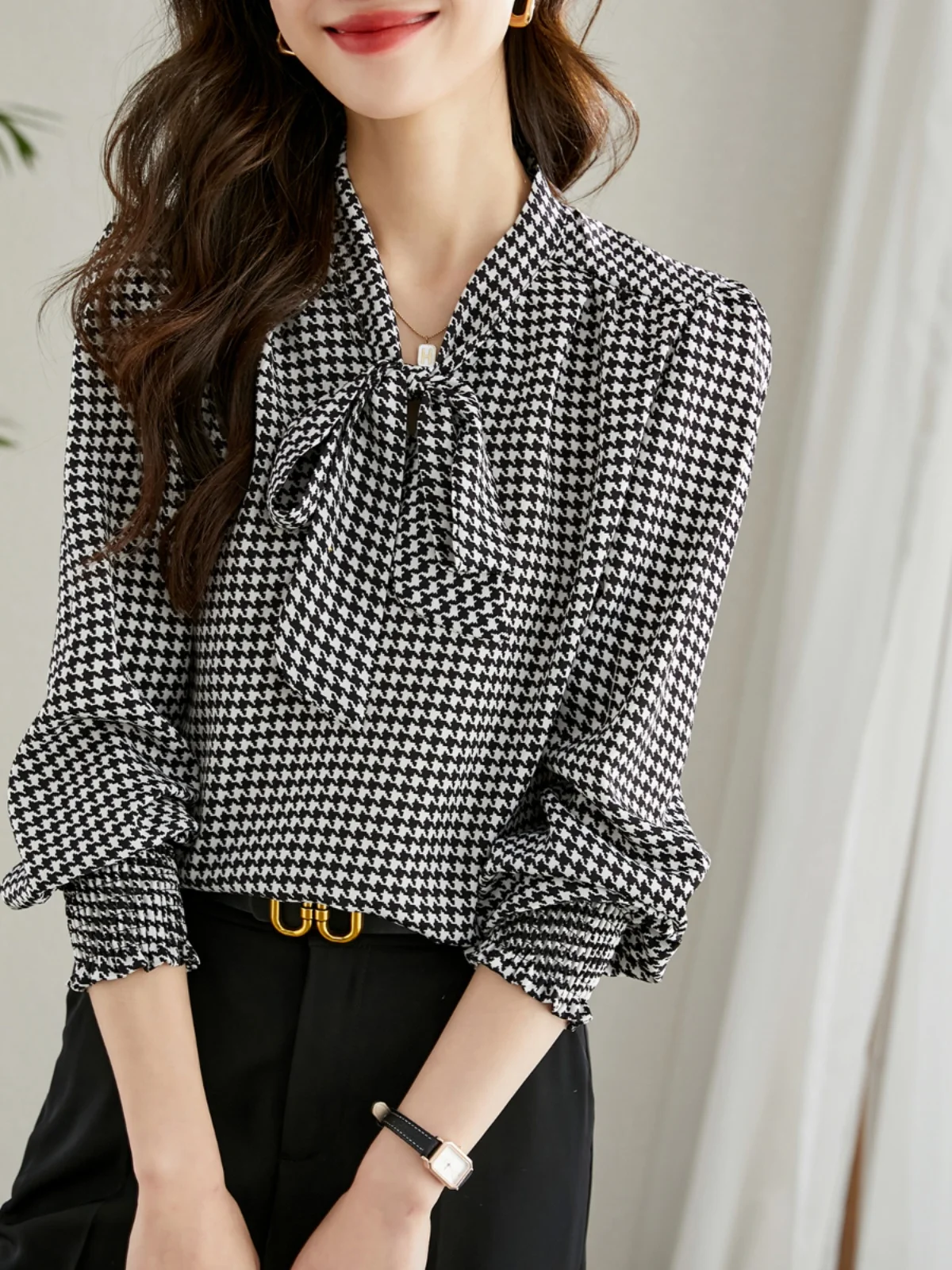 Plaid Long Sleeve Women's Shirt Spring Autumn Beautiful Fashion Design Sense Ribbon Tie Chiffon Blouse Straight Tube Polyeste...
Plaid Long Sleeve Women's Shirt Spring Autumn Beautiful Fashion Design Sense Ribbon Tie Chiffon Blouse Straight Tube Polyeste...