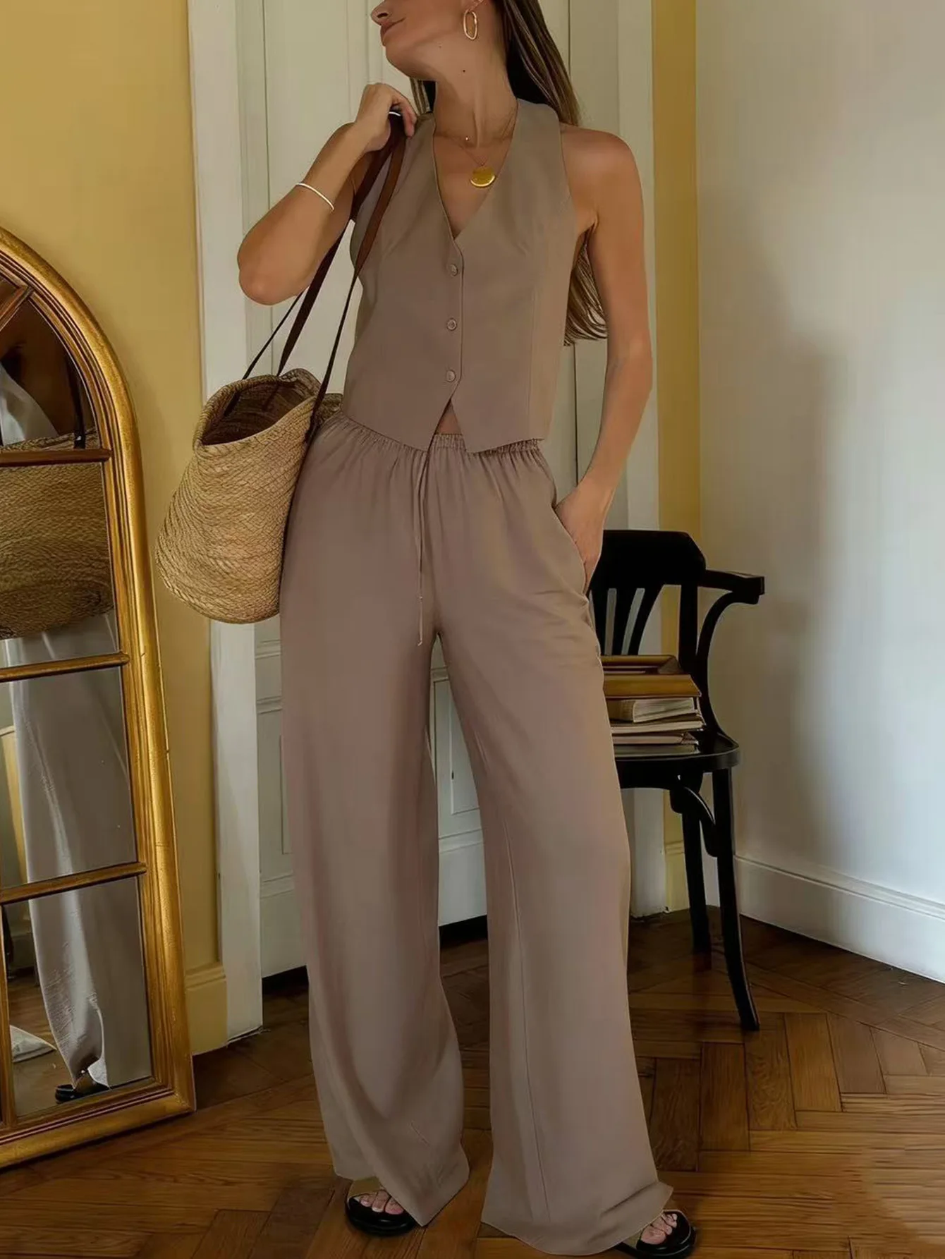Two Piece Set Women Outfit 2026 Spring New Halter V-Neck Sexy Backless Lace Up Vest & High Waist Casual Wide Leg Pants Set
Two Piece Set Women Outfit 2026 Spring New Halter V-Neck Sexy Backless Lace Up Vest & High Waist Casual Wide Leg Pants Set