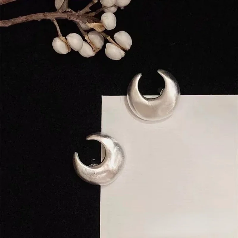 Hot Selling Brass Month Lune Crescent Drawing Earrings for Women Simple Jewelry Punk Party T Show Gown Runway Korean Japan INS
Hot Selling Brass Month Lune Crescent Drawing Earrings for Women Simple Jewelry Punk Party T Show Gown Runway Korean Japan INS