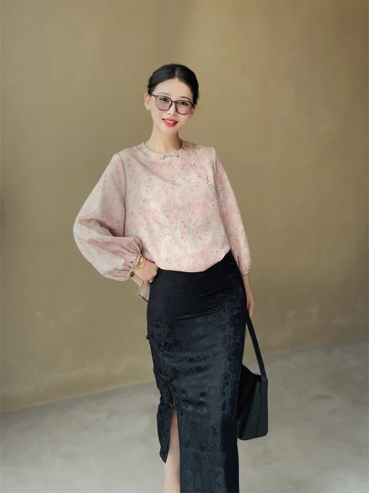 Новая китайская женская блузка из шелка с вышивкой, круглым вырезом, рукавами-фонариками, в традиционном ретро-стиле, с длинными рукавами
Новая китайская женская блузка из шелка с вышивкой, круглым вырезом, рукавами-фонариками, в традиционном ретро-стиле, с длинными рукавами