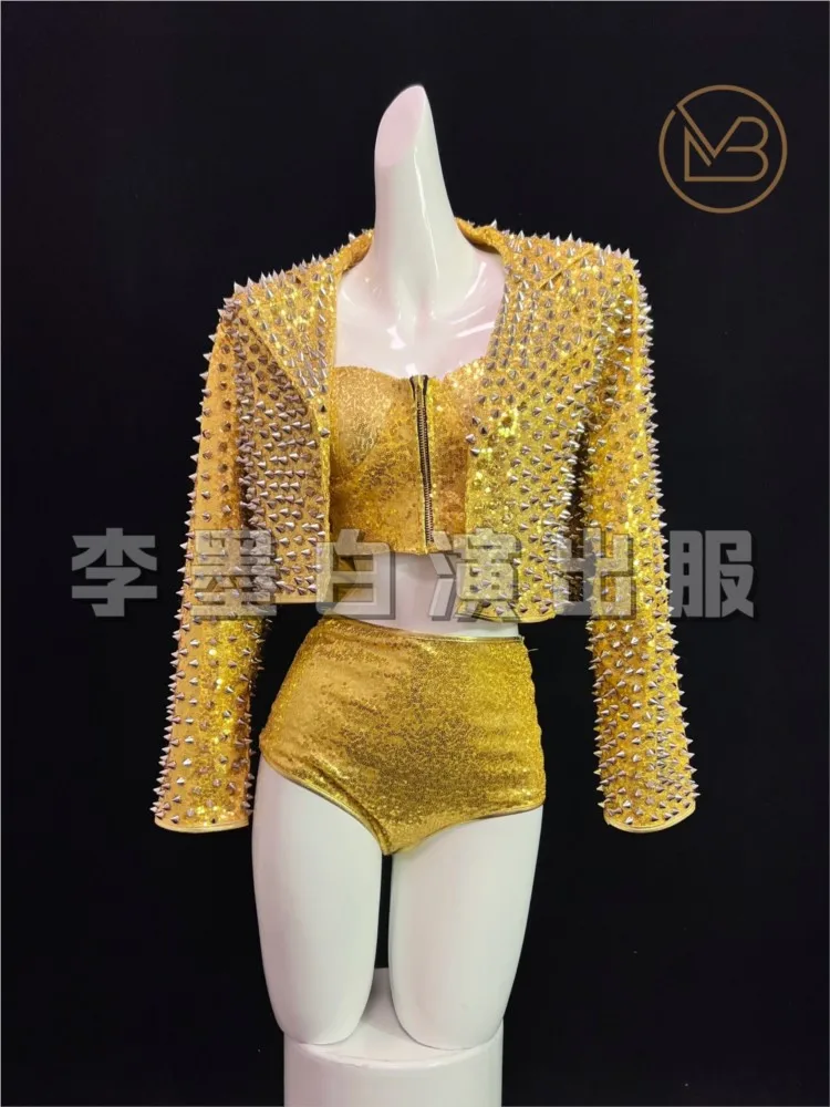 Новый женский блестящий пиджак с заклепками и блестками, бюстгальтер, короткий комплект, наряд для дня рождения, выпускного вечера, костюм певицы, танцовщицы, комплект одежды для бара
Новый женский блестящий пиджак с заклепками и блестками, бюстгальтер, короткий комплект, наряд для дня рождения, выпускного вечера, костюм певицы, танцовщицы, комплект одежды для бара