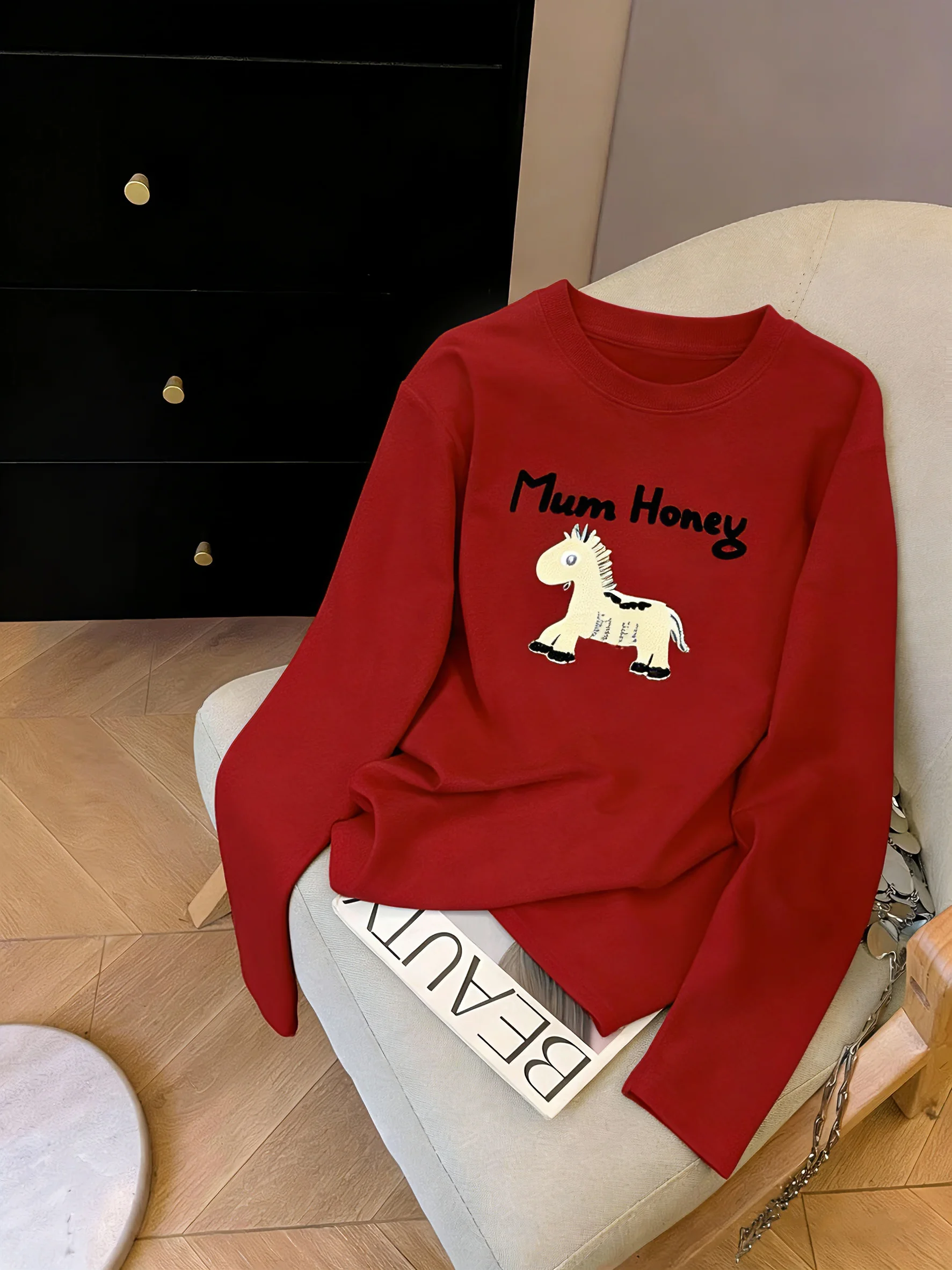 Korean Sle Cute Cartoon Embroidery round Ne T-irt Loose Fit Men Women Spring Autumn New Year Casual Wear Top
Korean Sle Cute Cartoon Embroidery round Ne T-irt Loose Fit Men Women Spring Autumn New Year Casual Wear Top