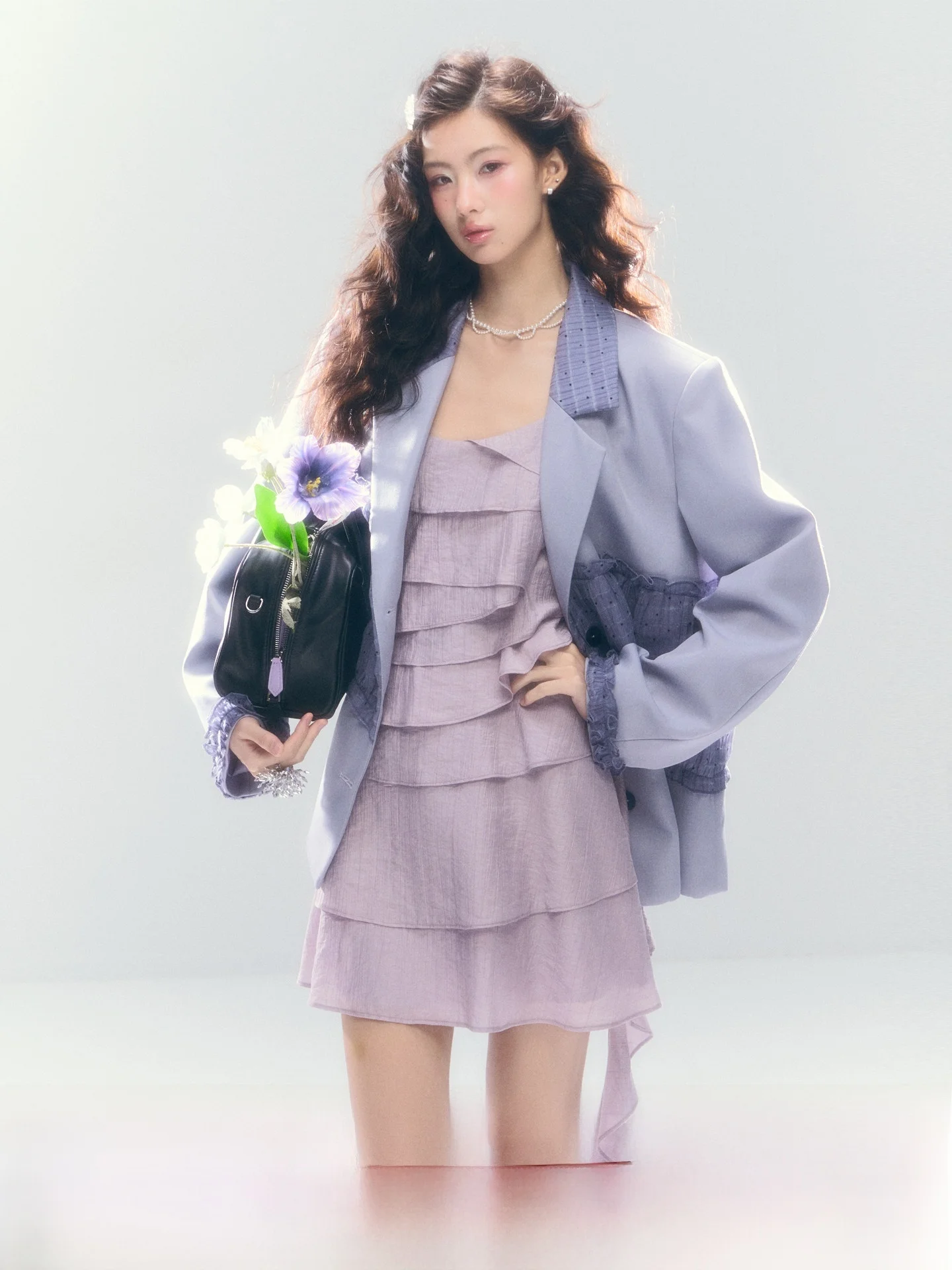 Свободный женский костюм с художественным принтом в горошек и лоскутным шитьем SASSY MOODY Provençal Morning Fog, оригинальный дизайн, дышащий полиэстер
Свободный женский костюм с художественным принтом в горошек и лоскутным шитьем SASSY MOODY Provençal Morning Fog, оригинальный дизайн, дышащий полиэстер