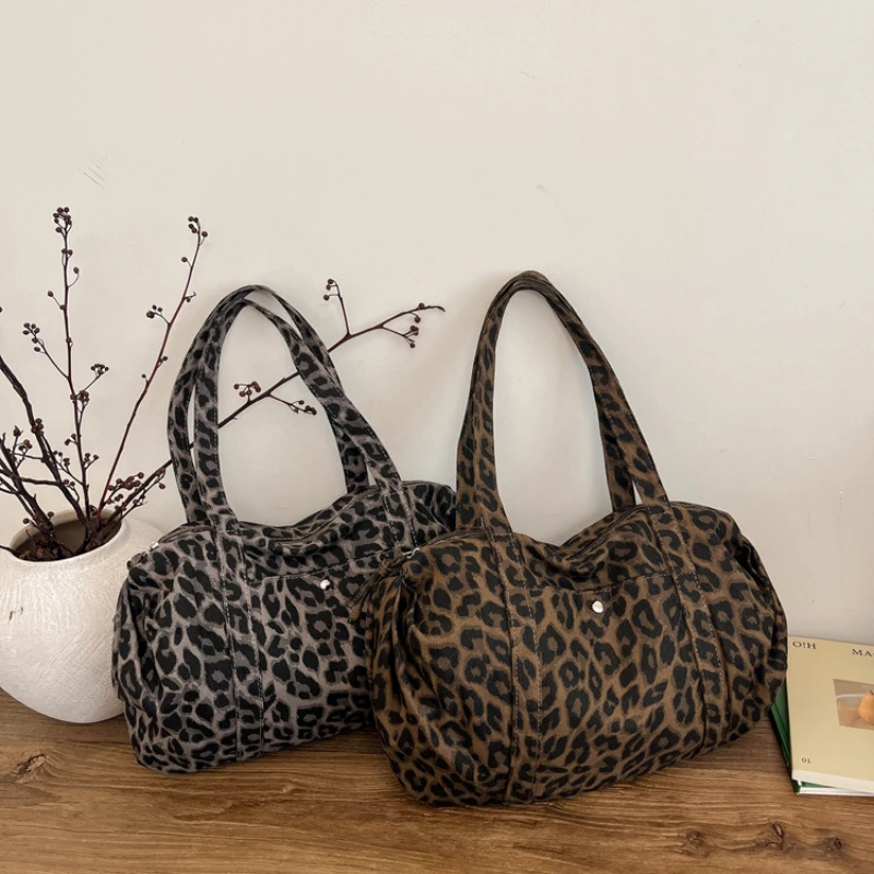 New Retro Leopard Print Canvas Tote Bag Large Capacity Fashion Commuting Shoulder Bag Women Handbag Guangzhou High Quality Bag
New Retro Leopard Print Canvas Tote Bag Large Capacity Fashion Commuting Shoulder Bag Women Handbag Guangzhou High Quality Bag