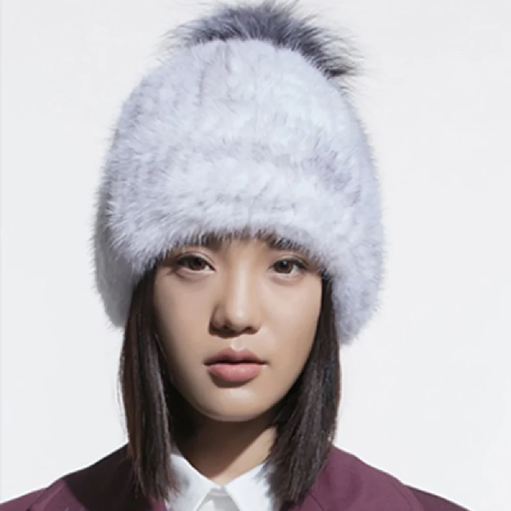 Elegant Women Real Mink Fur Skullies Beanies Cap Hand-Woven Winter Warm Hats With Fox Fur Ball 7Colors
Elegant Women Real Mink Fur Skullies Beanies Cap Hand-Woven Winter Warm Hats With Fox Fur Ball 7Colors