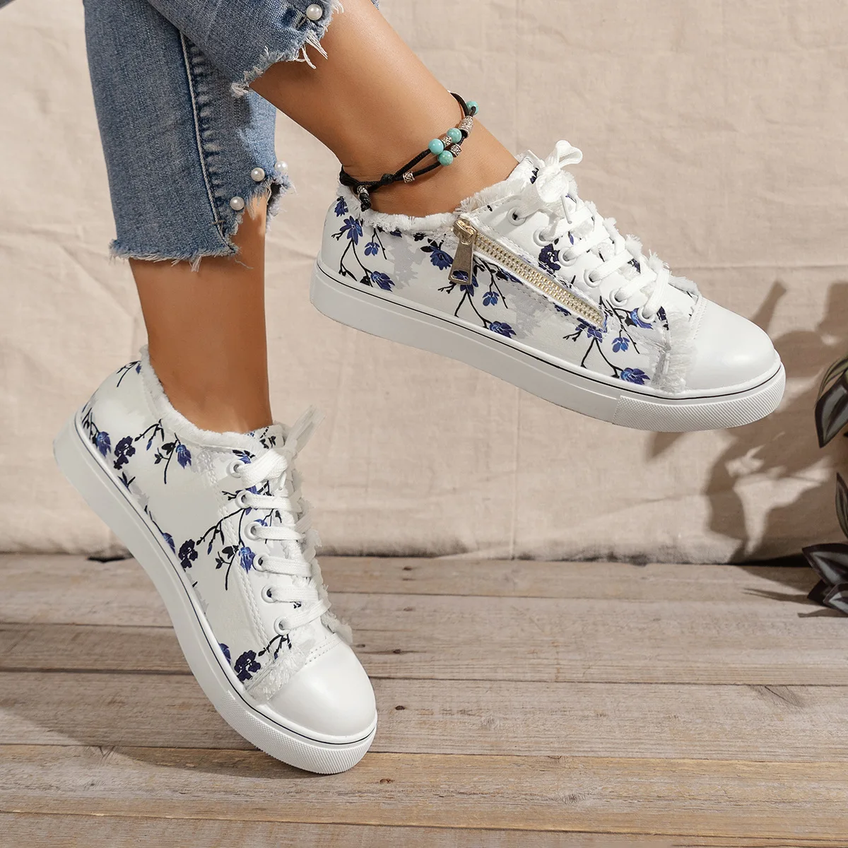 Lace-up women's canvas shoes large size flat shoes comfortable European and American style women's shoes
Lace-up women's canvas shoes large size flat shoes comfortable European and American style women's shoes
