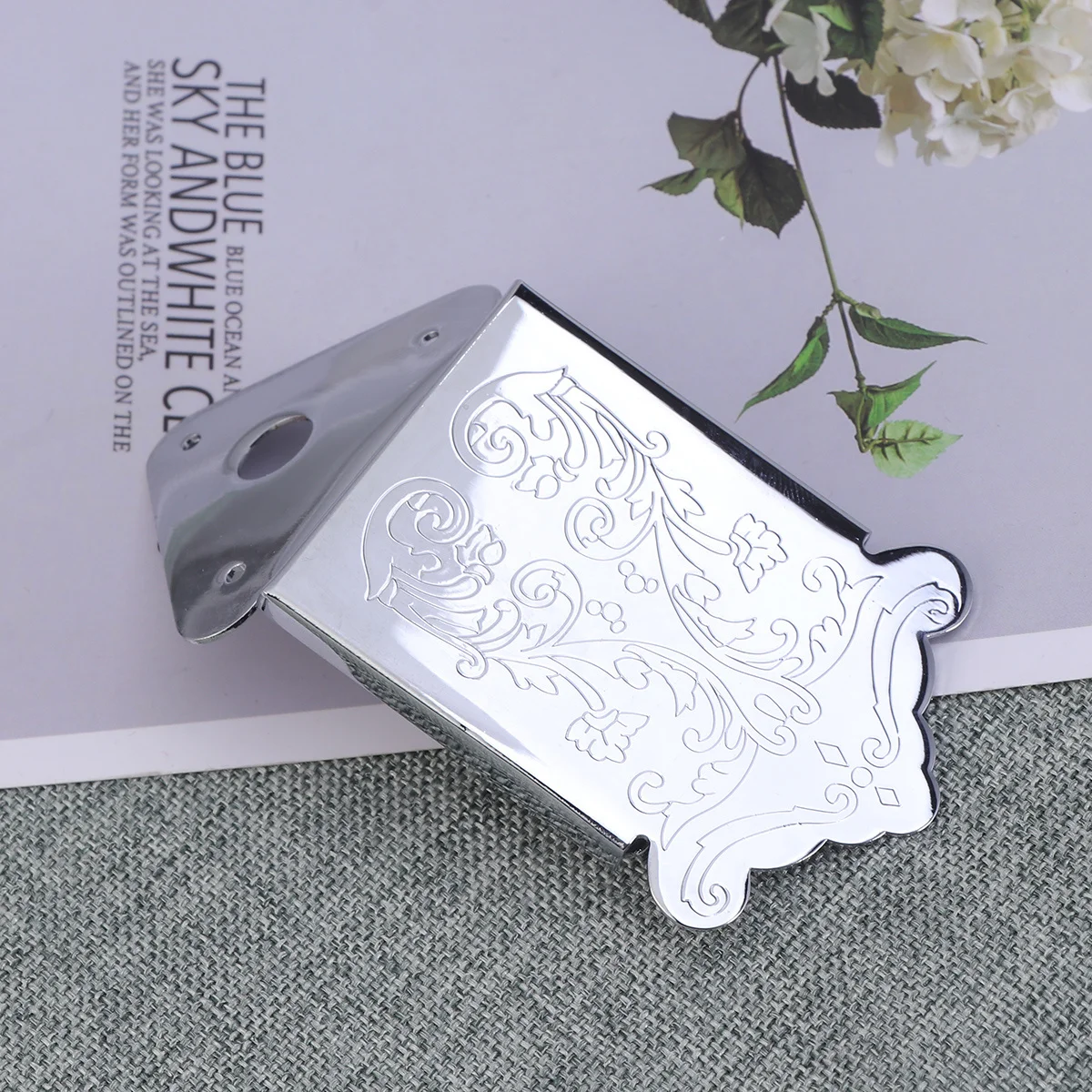 8-String Mandolin Tailpiece Chrome Plated For Guitar Maker Shiny Finish Removable Cover Accommodates Loop-End
8-String Mandolin Tailpiece Chrome Plated For Guitar Maker Shiny Finish Removable Cover Accommodates Loop-End