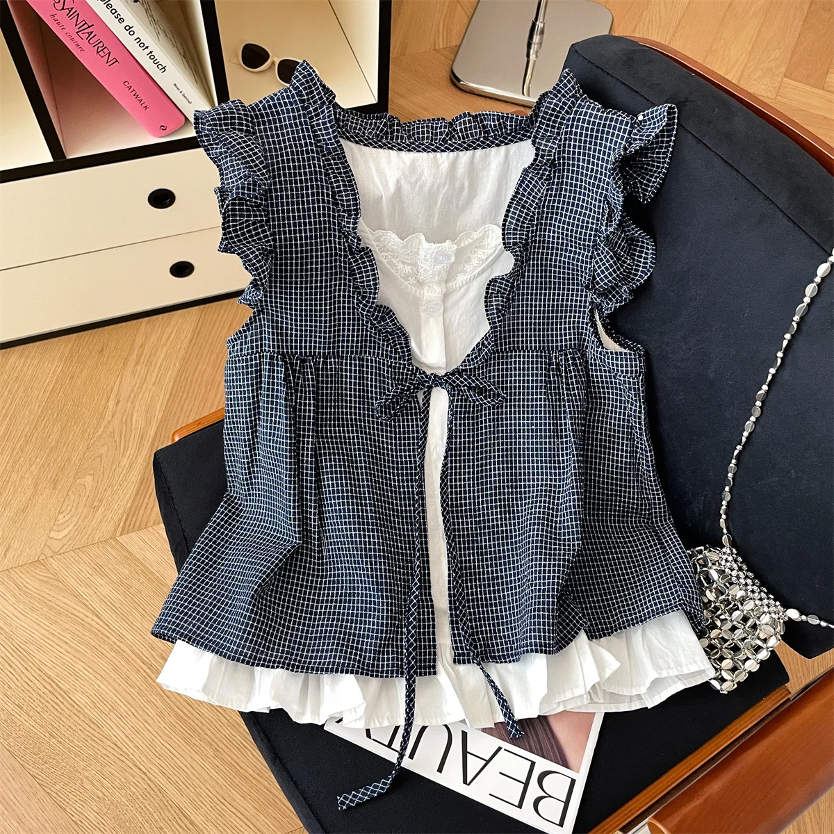 Women's Deep Blue Grey Splicing Grid Shirt T-shirt French Elegant Fashion 2000S High Street Aesthetic 90S Retro Top Casual Shirt
Women's Deep Blue Grey Splicing Grid Shirt T-shirt French Elegant Fashion 2000S High Street Aesthetic 90S Retro Top Casual Shirt