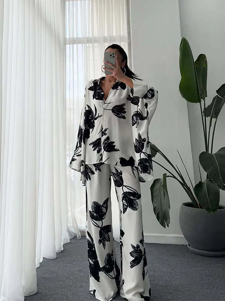 Casual Floral Printed Shirt Pants Set Women Lapel Single Braested Loose Long Sleeve Shirts Wide Leg Pant 2025 Summer Lady Suit
Casual Floral Printed Shirt Pants Set Women Lapel Single Braested Loose Long Sleeve Shirts Wide Leg Pant 2025 Summer Lady Suit