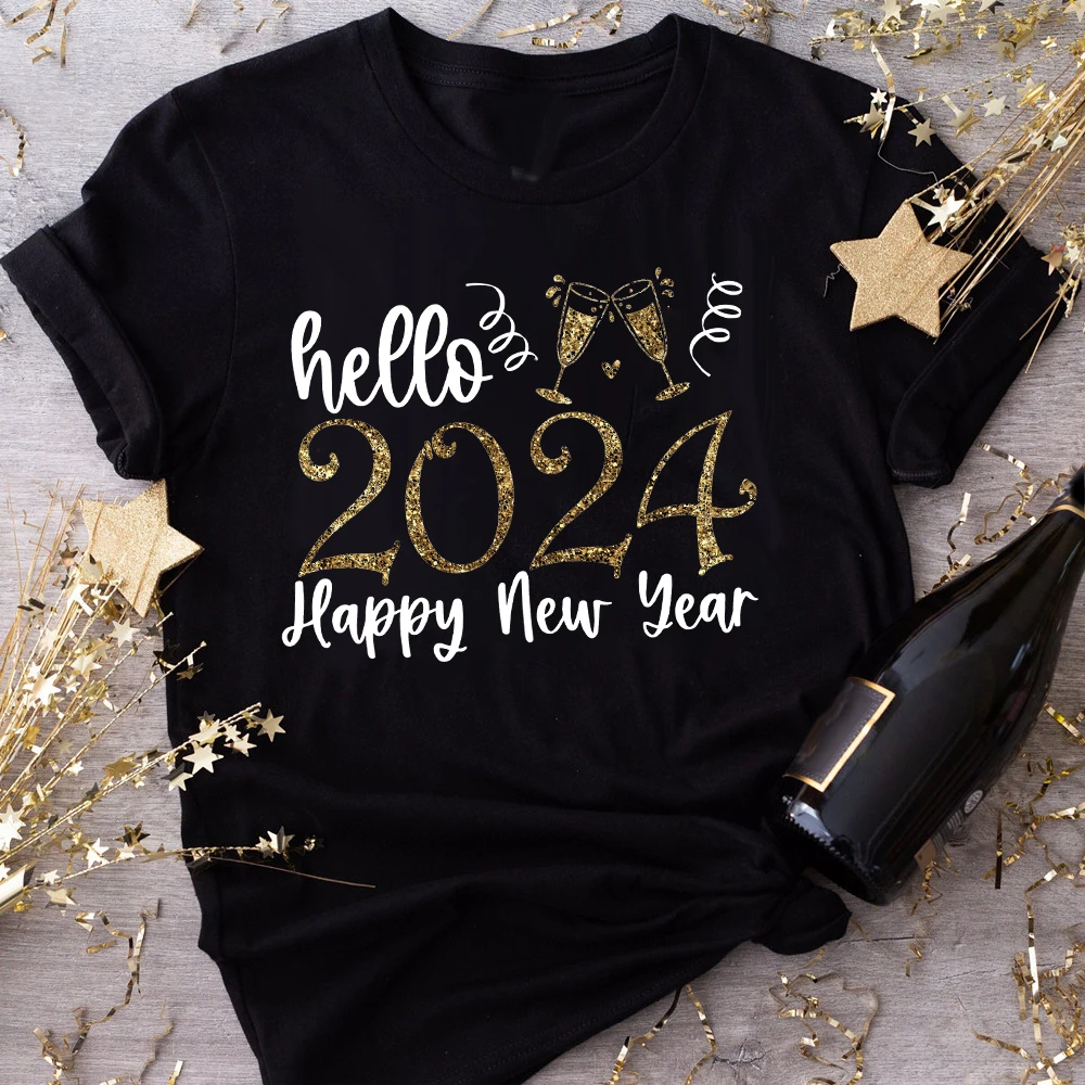 Женская футболка с рисунком Hello 2024, зимняя футболка в ретро стиле для праздников
Женская футболка с рисунком Hello 2024, зимняя футболка в ретро стиле для праздников