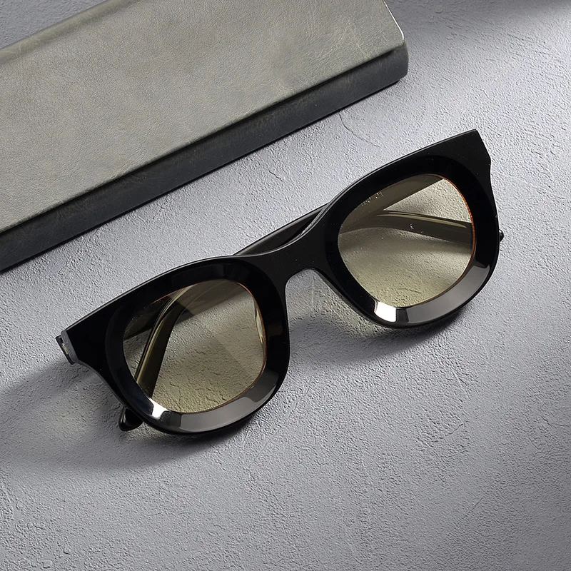 2025 New European and American Fashion Brand Men's UV400 Sunglasses Black Frame Plate Women Fashion Hip Hop Trend Ins Sunglasses
2025 New European and American Fashion Brand Men's UV400 Sunglasses Black Frame Plate Women Fashion Hip Hop Trend Ins Sunglasses
