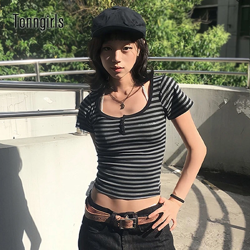 Tonngirls Y2k винтажная футболка женская с коротким рукавом тонкие полосатые укороченные топы уличная одежда 2000-х годов японские цветы летние топы в стиле гранж
Tonngirls Y2k винтажная футболка женская с коротким рукавом тонкие полосатые укороченные топы уличная одежда 2000-х годов японские цветы летние топы в стиле гранж