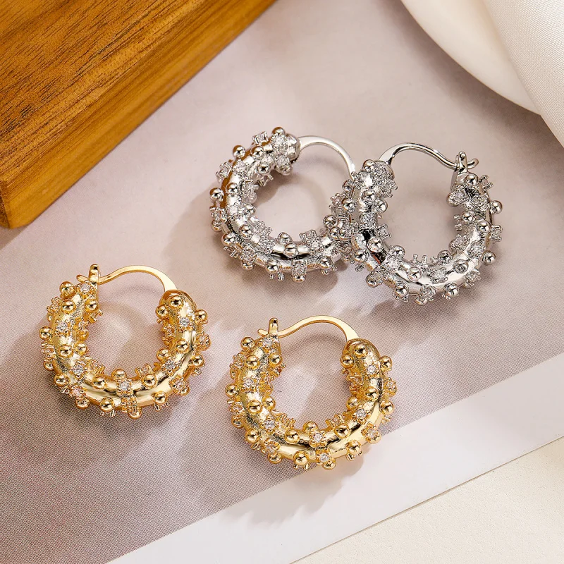Creative Simple Copper Gold-Plated Zircon Geometric Vintage Hoop for Women Niche High-End Versatile Earrings New
Creative Simple Copper Gold-Plated Zircon Geometric Vintage Hoop for Women Niche High-End Versatile Earrings New