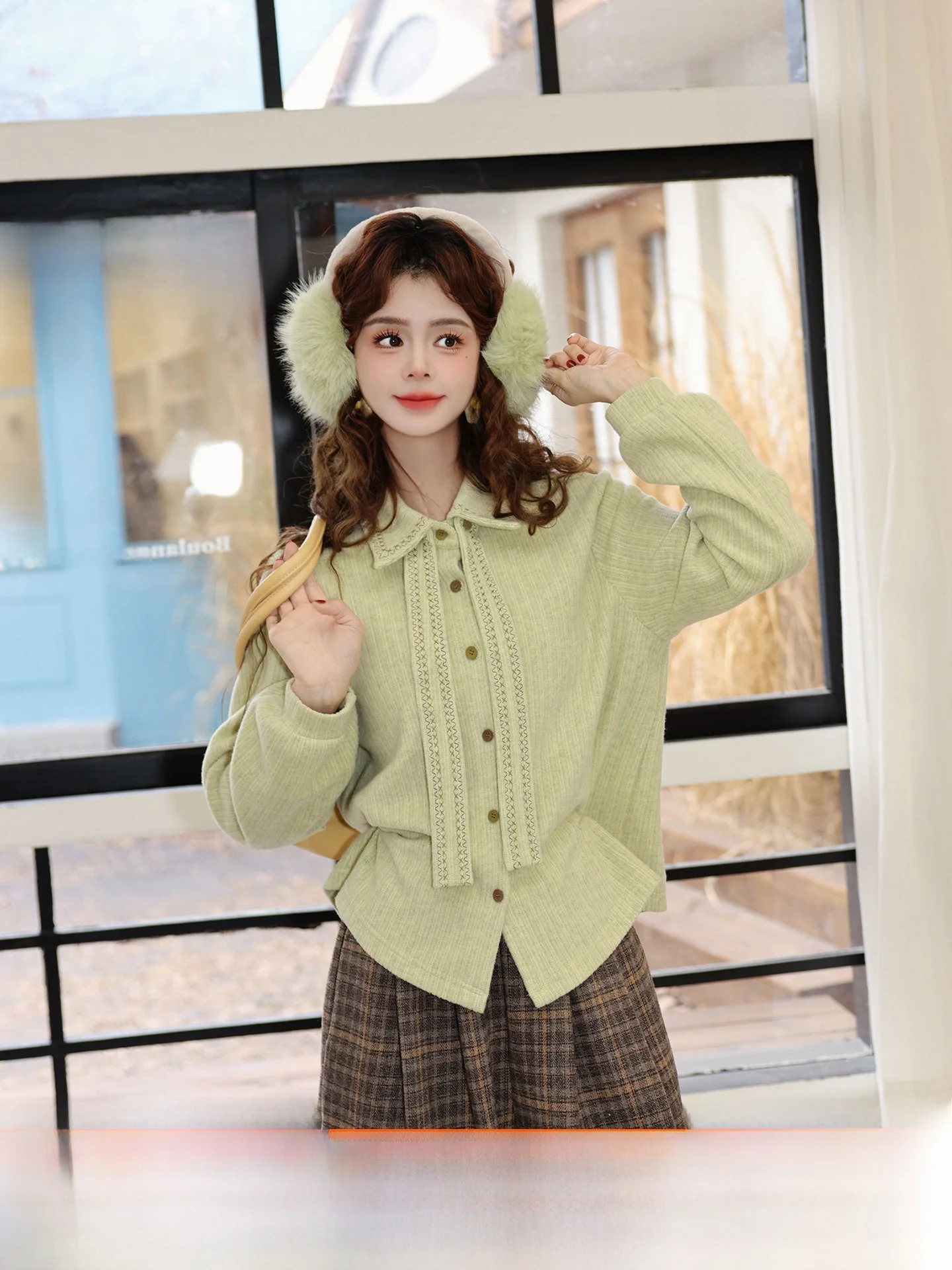 Длинный свободный женский топ с поясом и лоскутным узором для осени и зимы, в стиле Chen Jiajie Qingi Yuheng, для повседневной носки...
Длинный свободный женский топ с поясом и лоскутным узором для осени и зимы, в стиле Chen Jiajie Qingi Yuheng, для повседневной носки...