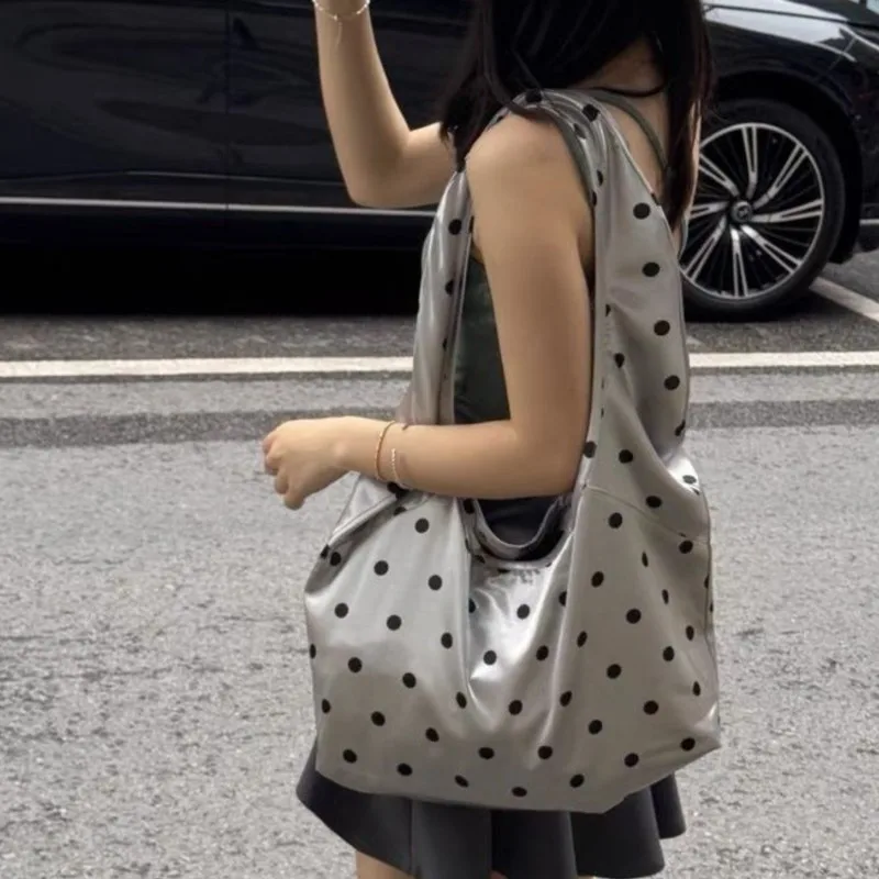 Korean Silver Polka Dot Tote Bag Women Satin Large Capacity Pleated Underarm Bag Ladies Versatile Harajuku Y2k Shoulder Bag New
Korean Silver Polka Dot Tote Bag Women Satin Large Capacity Pleated Underarm Bag Ladies Versatile Harajuku Y2k Shoulder Bag New