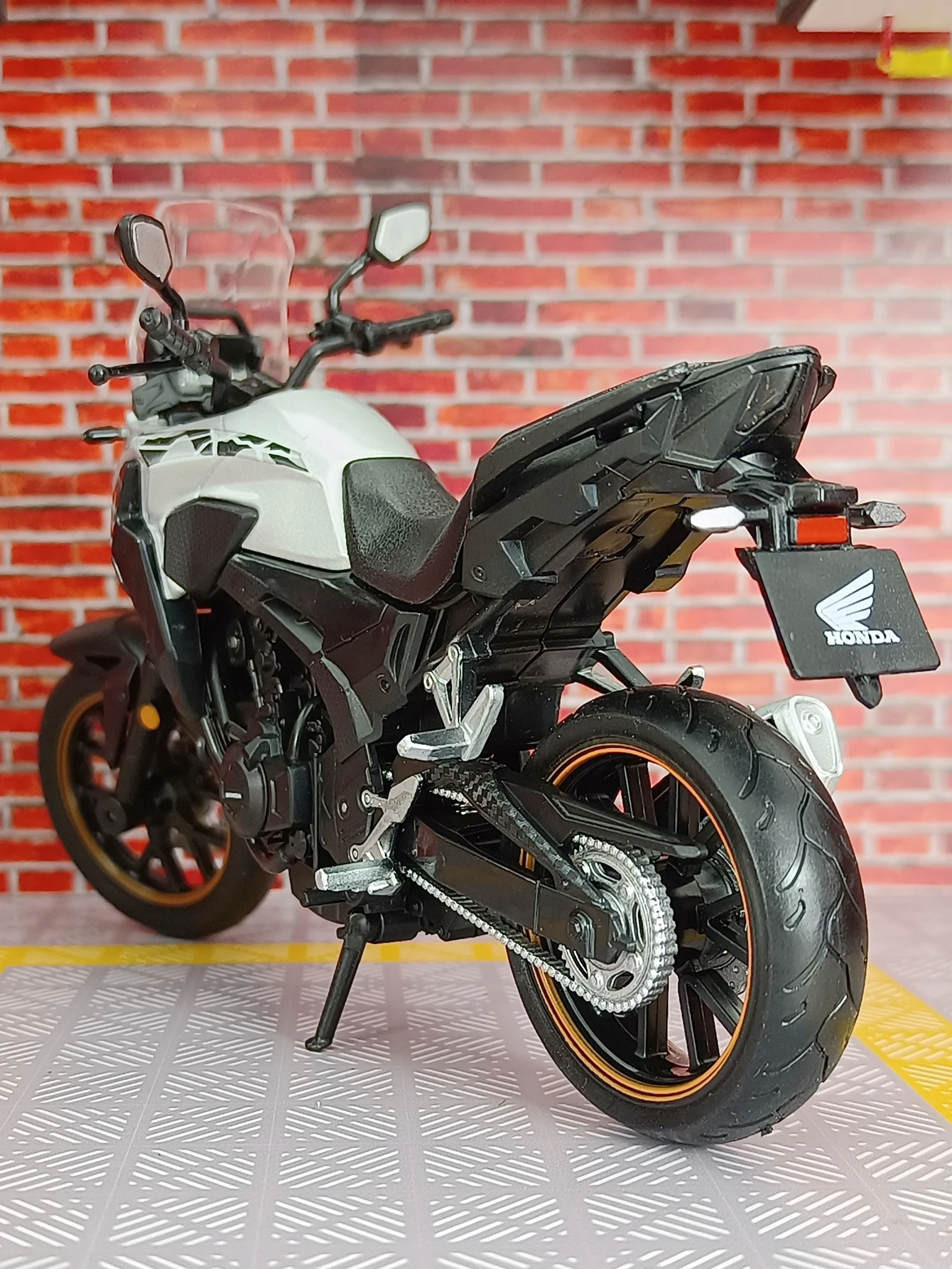 CCA 1:12 Honda CB400X модель мотоцикла украшения ручной работы амортизатор рулевое управление игрушечный автомобиль подарок на день рождения тонкое качество изготовления
CCA 1:12 Honda CB400X модель мотоцикла украшения ручной работы амортизатор рулевое управление игрушечный автомобиль подарок на день рождения тонкое качество изготовления