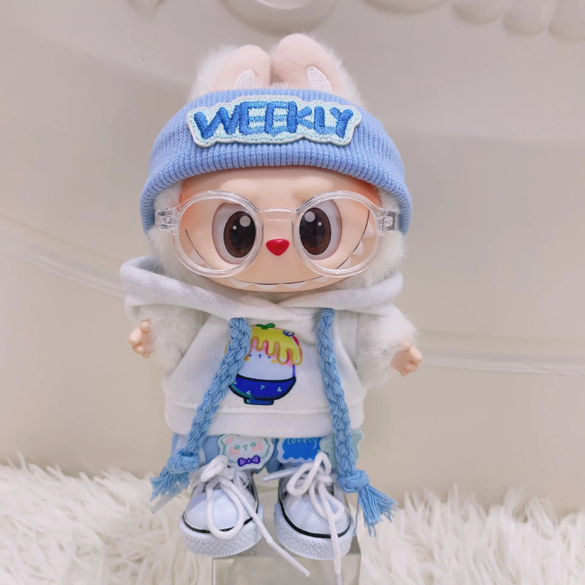 Labubu I II Clothes Pendant Weekly Milk Blue Sports Sweatshirt Labubu Sitting Baby Clothes Cute Accessories
Labubu I II Clothes Pendant Weekly Milk Blue Sports Sweatshirt Labubu Sitting Baby Clothes Cute Accessories
