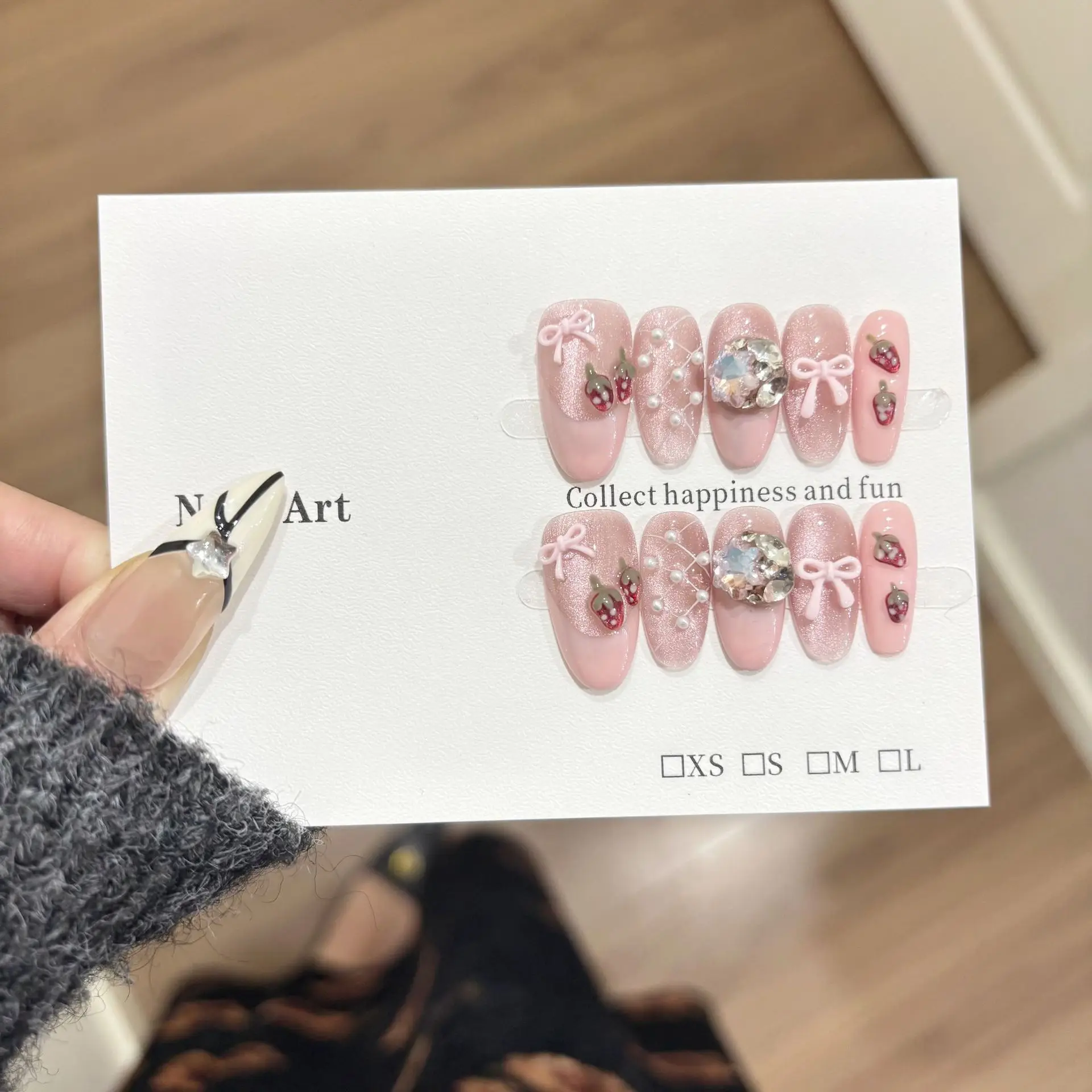 10pcs Handmade Press on Nails Strawberry Pink Bow Pearl Pinch Cat Eye False Nail for Women&Girl Removable Wearable Nail Art
10pcs Handmade Press on Nails Strawberry Pink Bow Pearl Pinch Cat Eye False Nail for Women&Girl Removable Wearable Nail Art