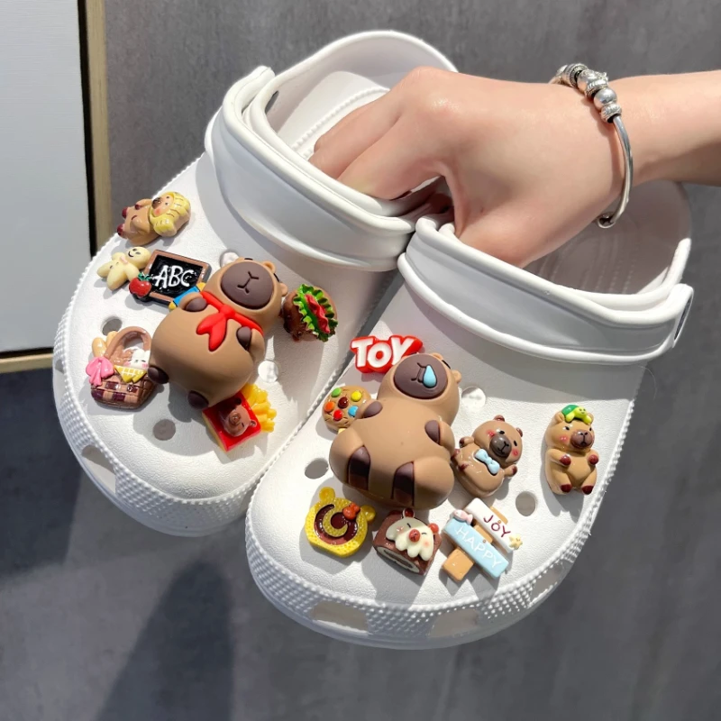 Взуття с капибарой на вкусную еду, набор подвесок для аксессуаров, пластиковые украшения, летние сандалии, съемные для подарков на вечеринку
Взуття с капибарой на вкусную еду, набор подвесок для аксессуаров, пластиковые украшения, летние сандалии, съемные для подарков на вечеринку