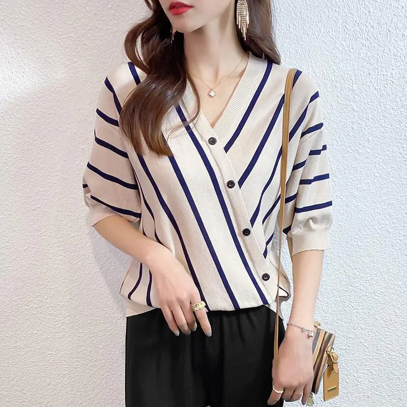 2021 New Ladies Spring and Autumn Casual Loose Long-sleeved Middle-sleeved V-neck Clothes Pullover Knitted Top Sweater P2536
2021 New Ladies Spring and Autumn Casual Loose Long-sleeved Middle-sleeved V-neck Clothes Pullover Knitted Top Sweater P2536