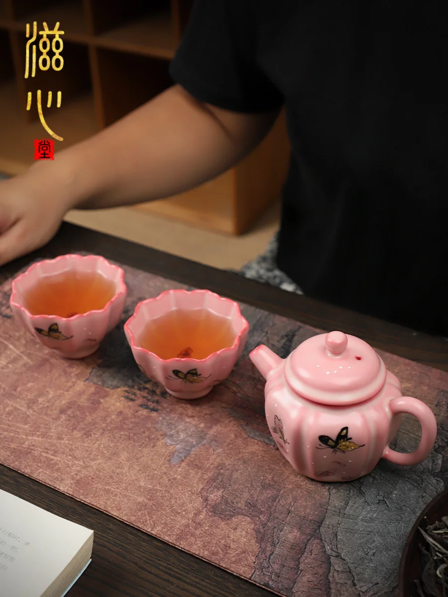 High-End One-Person Travel Set Household Exquisite Small Teapot Cup One Pot Two Cups
High-End One-Person Travel Set Household Exquisite Small Teapot Cup One Pot Two Cups