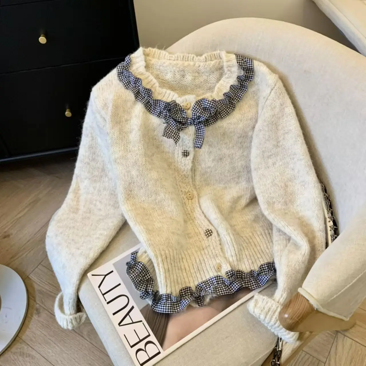 Korean Style Checkered Bow Round Neck Cardigan Women Sweet Aesthetic Bow Crop Twisted Sweater Long Sleeve Knitted Tops New 2025
Korean Style Checkered Bow Round Neck Cardigan Women Sweet Aesthetic Bow Crop Twisted Sweater Long Sleeve Knitted Tops New 2025