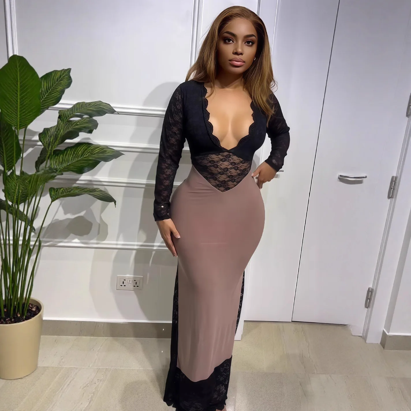 Women's 2026 Early Autumn New Lace Long-Sleeve Sexy Deep V-Neck Patchwork Tight-Fitting Long Dress
Women's 2026 Early Autumn New Lace Long-Sleeve Sexy Deep V-Neck Patchwork Tight-Fitting Long Dress