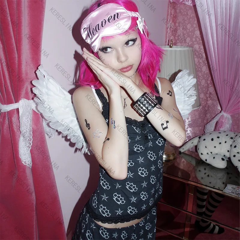 2000-е хип-хоп рок-панк эмо девушка Y2K мини Женские шорты сексуальная уличная одежда темный стиль готика Harajuku летние новые женские укороченные топы
2000-е хип-хоп рок-панк эмо девушка Y2K мини Женские шорты сексуальная уличная одежда темный стиль готика Harajuku летние новые женские укороченные топы