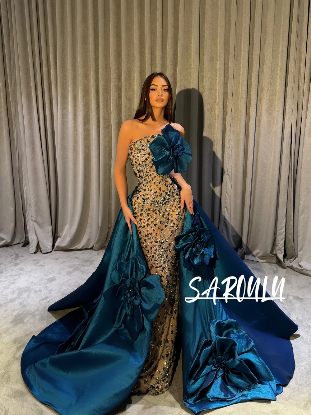 Нежное блестящее вечернее платье телесного цвета в сетку, бирюзовое, расшитое бисером, с большими цветами, уникальное платье для выпускного вечера со съемным шлейфом по индивидуальному заказу
Нежное блестящее вечернее платье телесного цвета в сетку, бирюзовое, расшитое бисером, с большими цветами, уникальное платье для выпускного вечера со съемным шлейфом по индивидуальному заказу