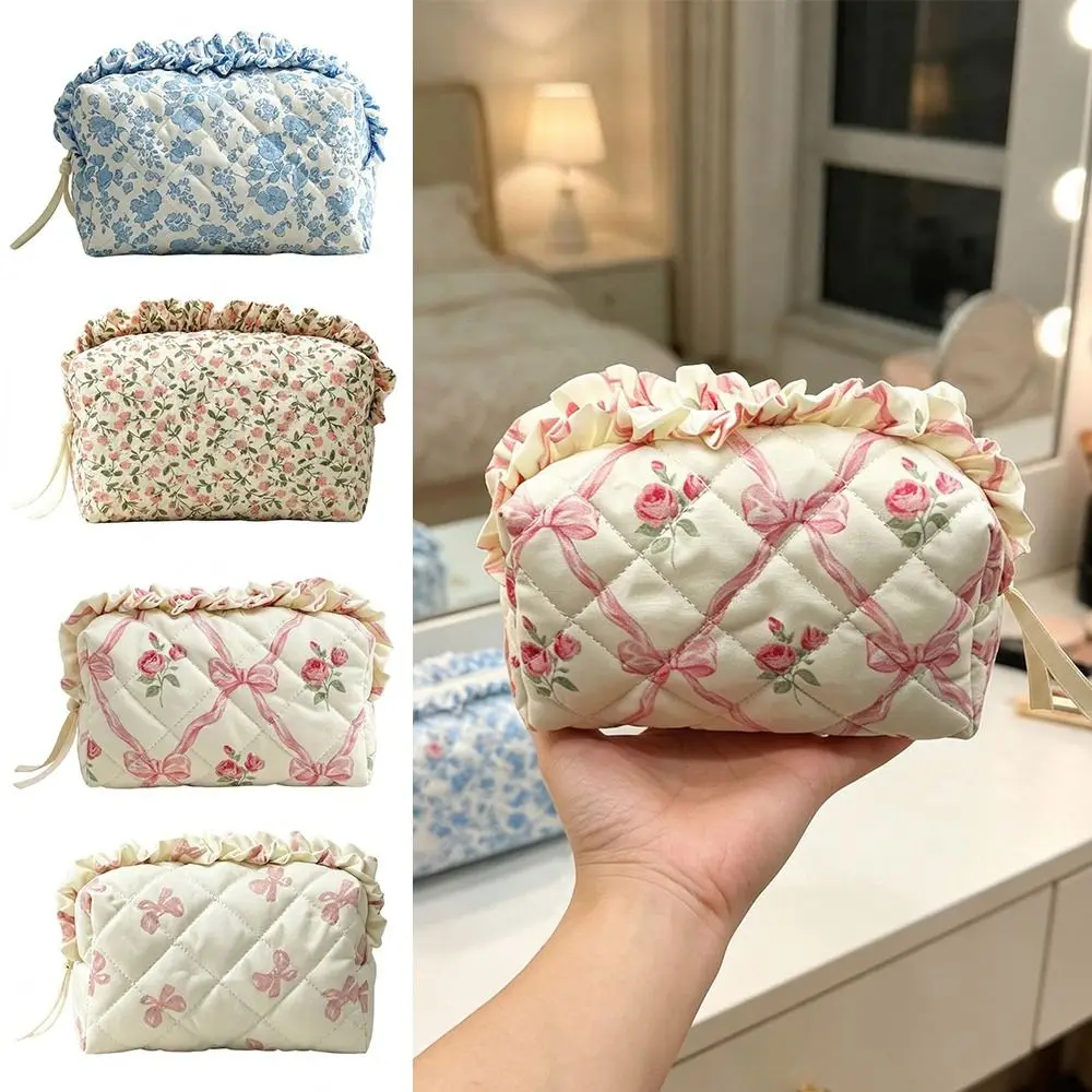 1pc Cute Quilted Makeup Bag Floral Bow Large Capacity Toiletry Bag Makeup Pouch Women Girls
1pc Cute Quilted Makeup Bag Floral Bow Large Capacity Toiletry Bag Makeup Pouch Women Girls