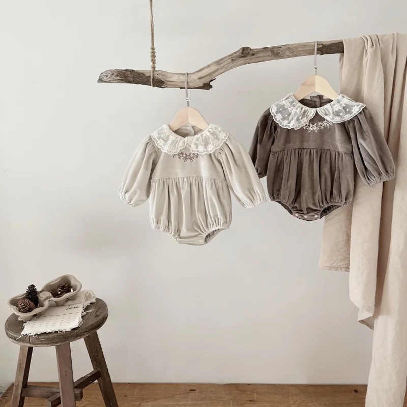 2025 New Spring Infant Baby Girl Bodysuits Long Sleeved Golden Velvet Lace Splicing Newborn Baby Girl Jumpsuit Children Clothes
2025 New Spring Infant Baby Girl Bodysuits Long Sleeved Golden Velvet Lace Splicing Newborn Baby Girl Jumpsuit Children Clothes